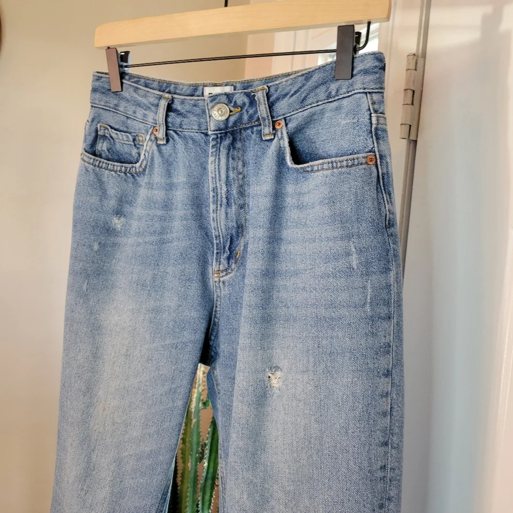 BDG‎ Urban Outfitters High-Waisted Mom Light Wash Jeans, Size Womens 28